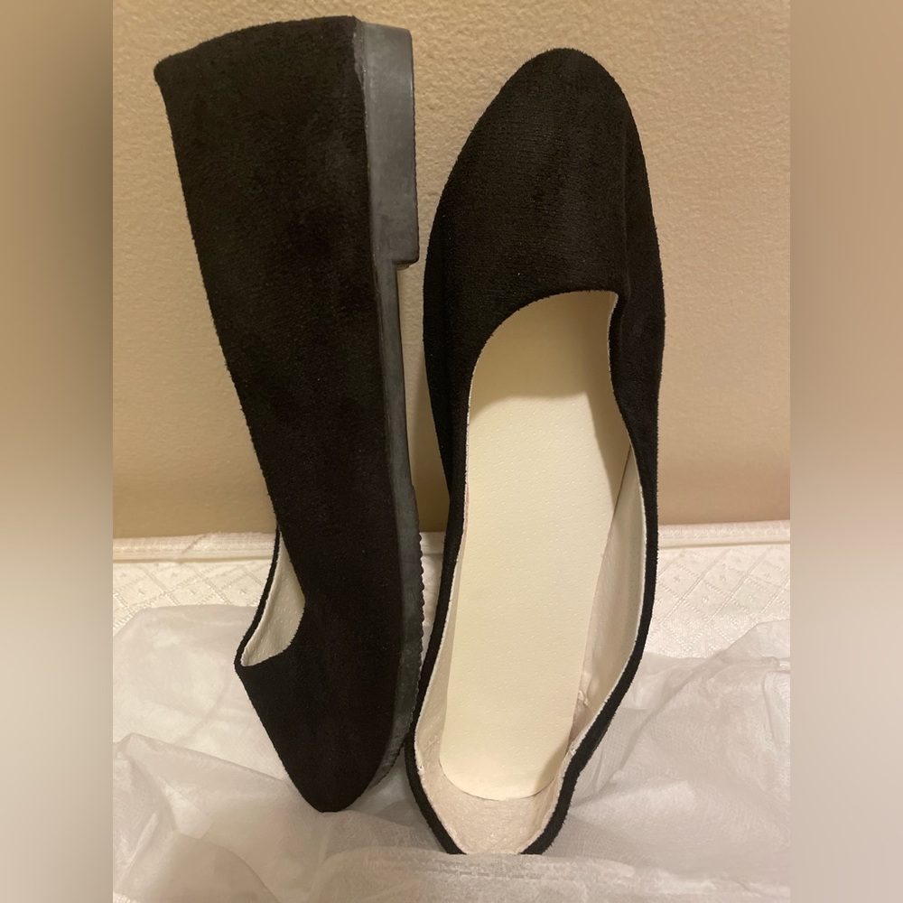 Black Women Cute Ballet Toe Flats, size 8.5.
